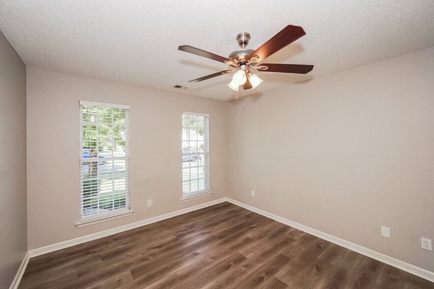 Building Photo - 3002 Salmon River Dr