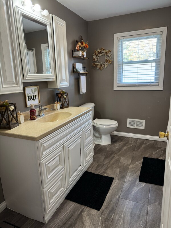 Building Photo - 637 2nd St