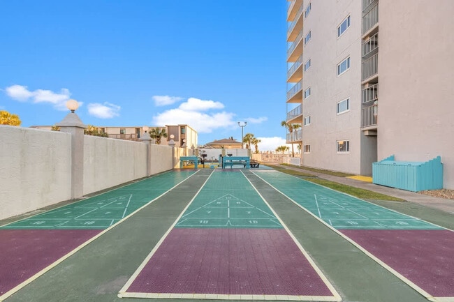 Building Photo - 8743 Thomas Dr