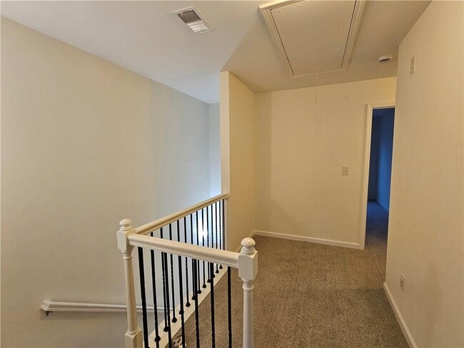 Building Photo - 650 Sunset Park Dr