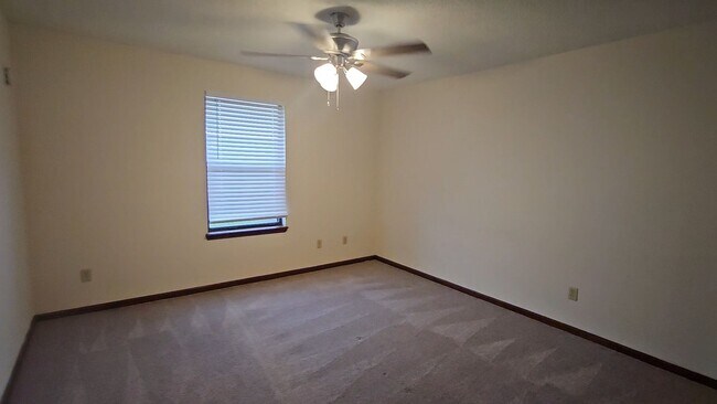 Building Photo - $1150 - 2/2 - Move In Special!