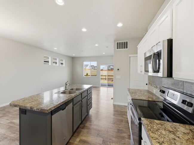 Building Photo - Updated 2-Bedroom, 2-Bathroom Home in Loveland