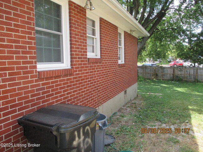 Building Photo - 4210 La Salle Ave