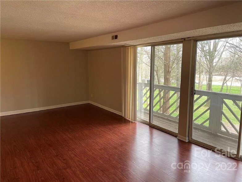 Building Photo - 9520 Shannon Green Dr