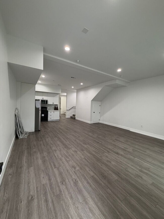 Building Photo - 6905 Ben Ave