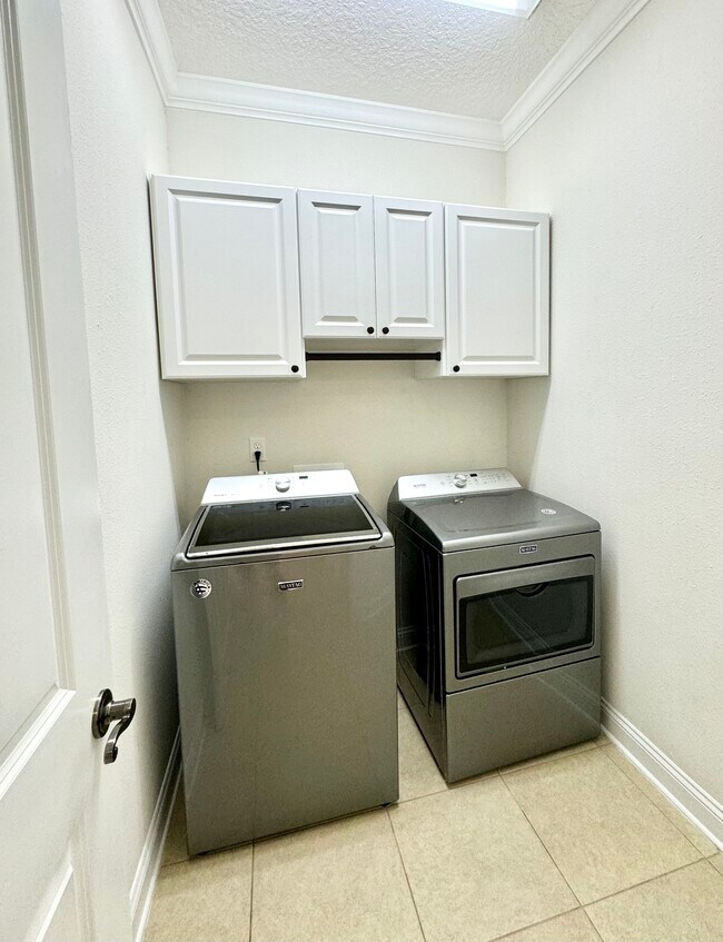 Building Photo - 45 Rinaldo Way