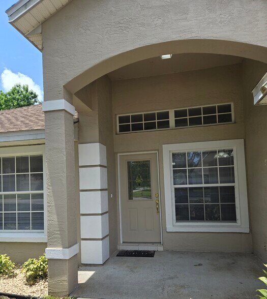 Building Photo - 20 Manderley Ln