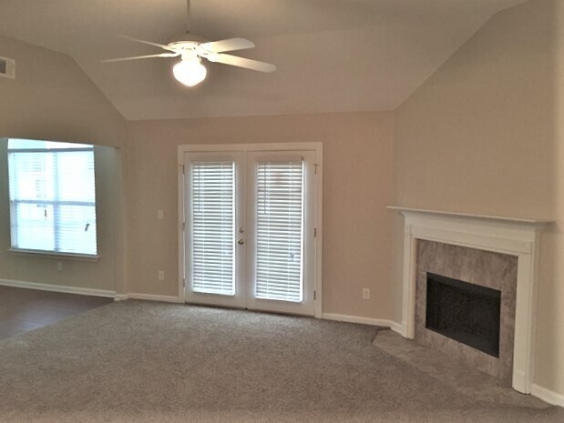 Building Photo - 11 Escapade Lane