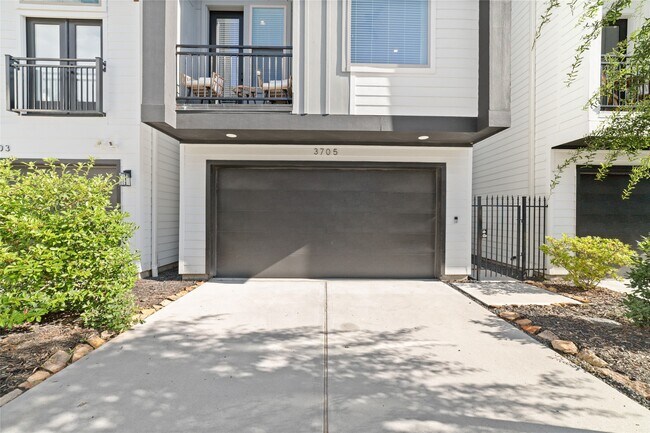 Building Photo - 3705 Creekmont Grn Ln
