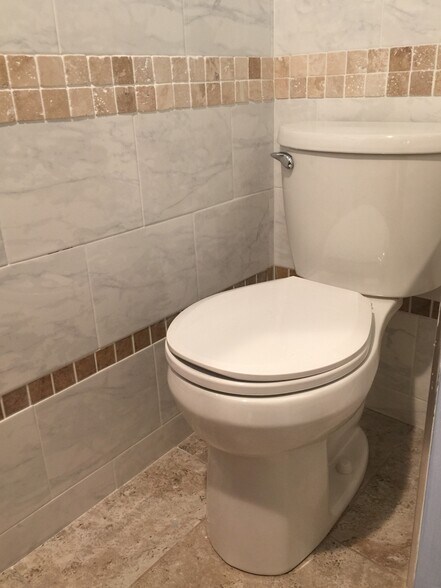 Building Photo - 44 Hancock Ave