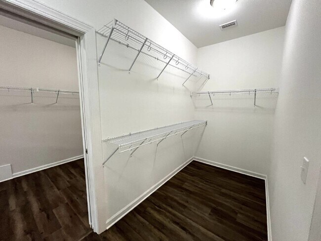 Building Photo - Available now FOR RENT in Dothan, AL!!