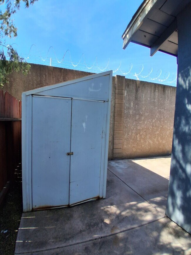 Building Photo - Thistlewood3505/3507