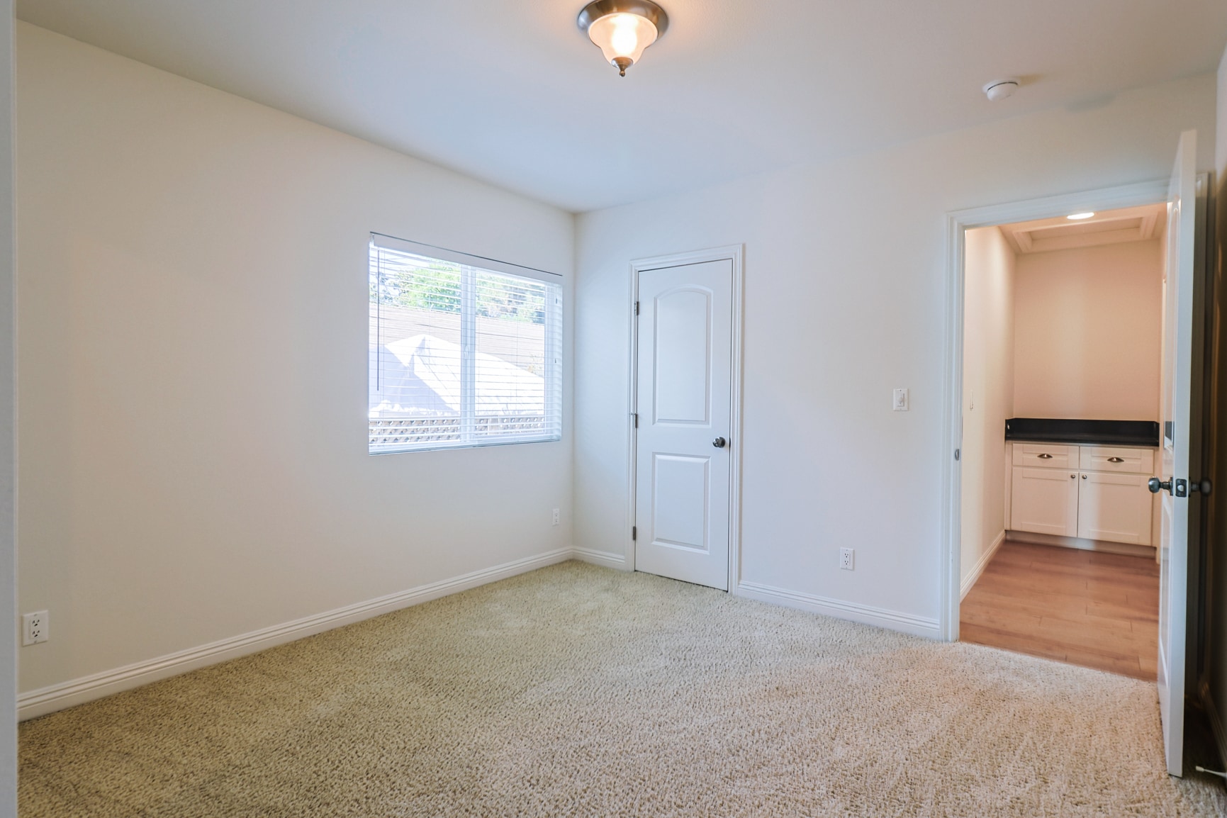 Building Photo - 844 N Lima St