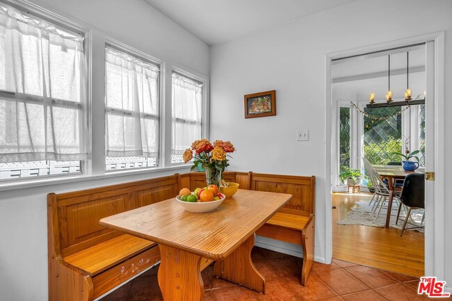 Building Photo - 6249 Del Valle Dr