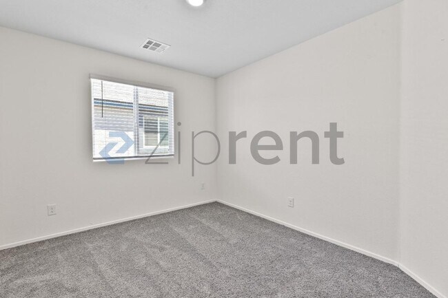 Building Photo - Unit Unit 3