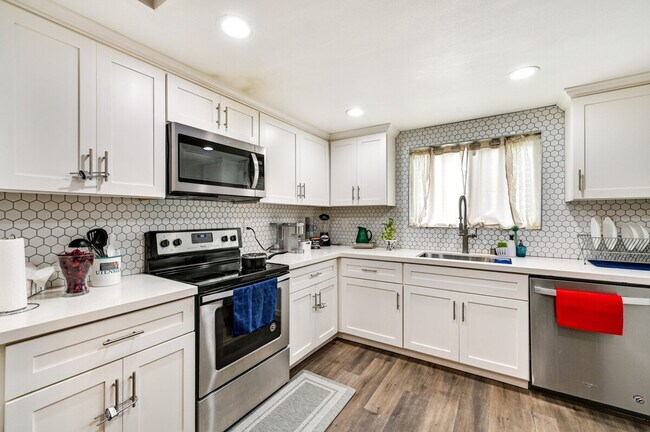 Building Photo - 6059 Rancho Mission Rd