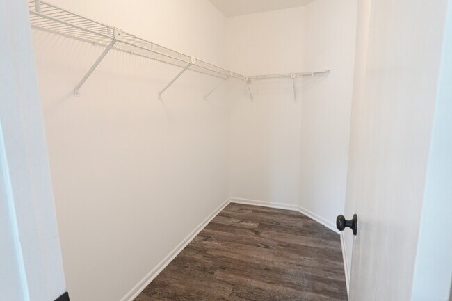 Building Photo - 231 University Ln
