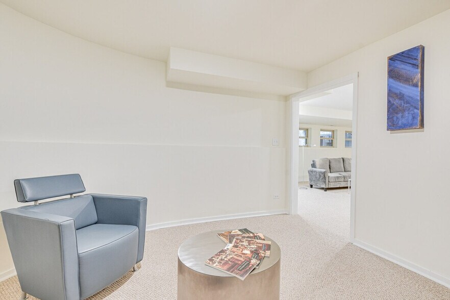 Building Photo - 3975 S Ellis Ave