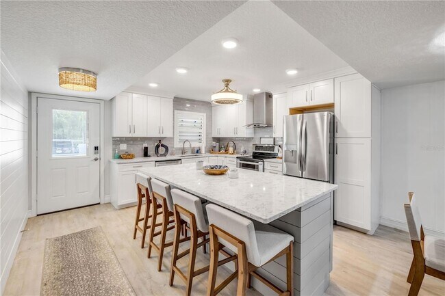 Building Photo - 2100 N Peninsula Ave