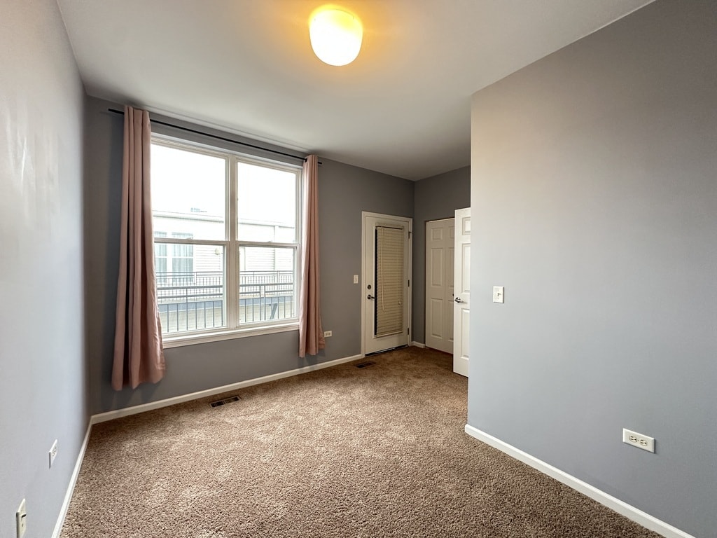 Building Photo - 3224 N Kilbourn Ave