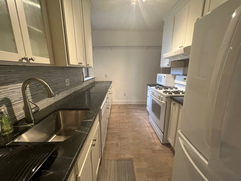 Building Photo - 10 Jamaicaway