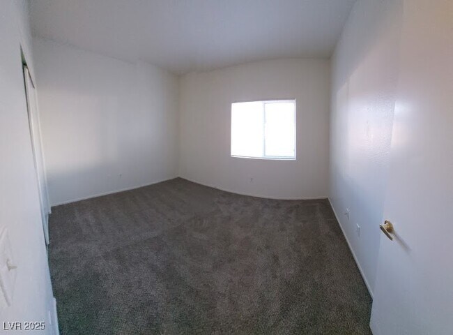 Building Photo - 5650 E Sahara Ave