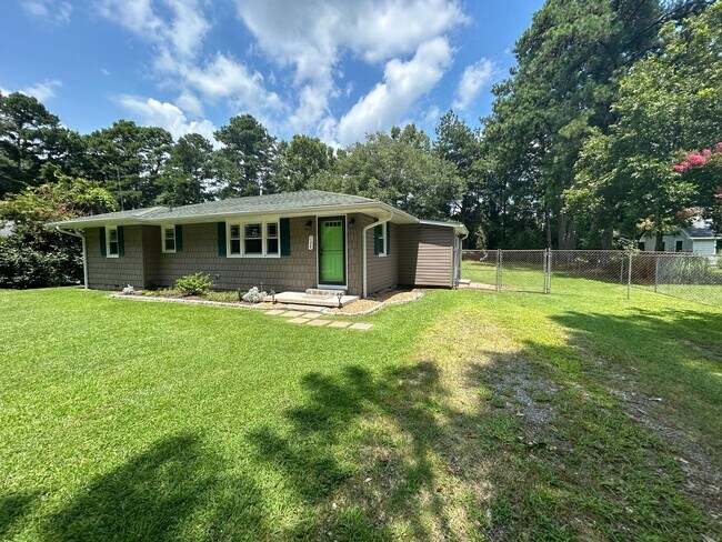 Building Photo - Ranch Style Home in Prime Location