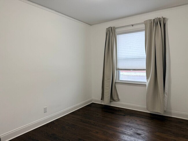 Building Photo - NEW RENTAL!