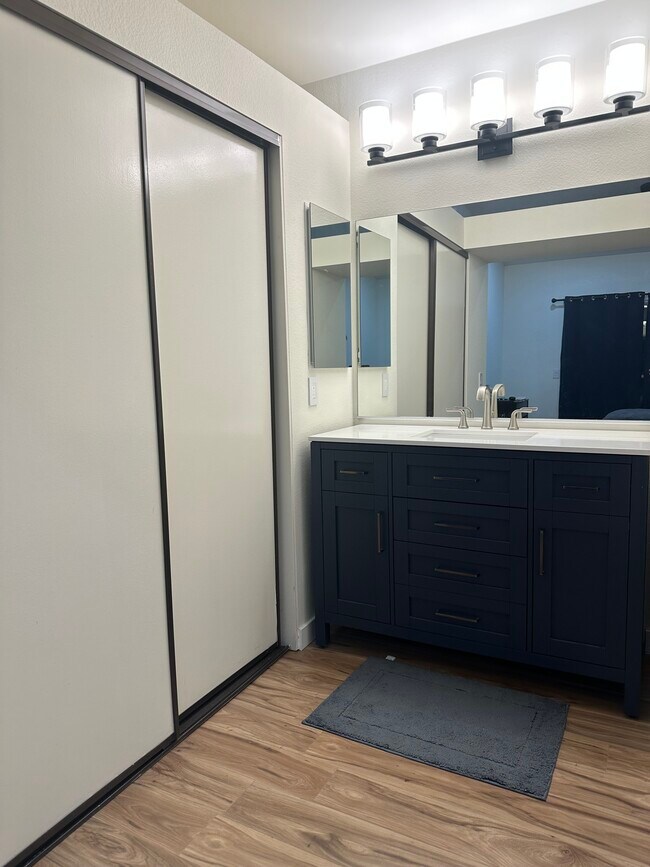 Building Photo - 7130 Woodlake Ave