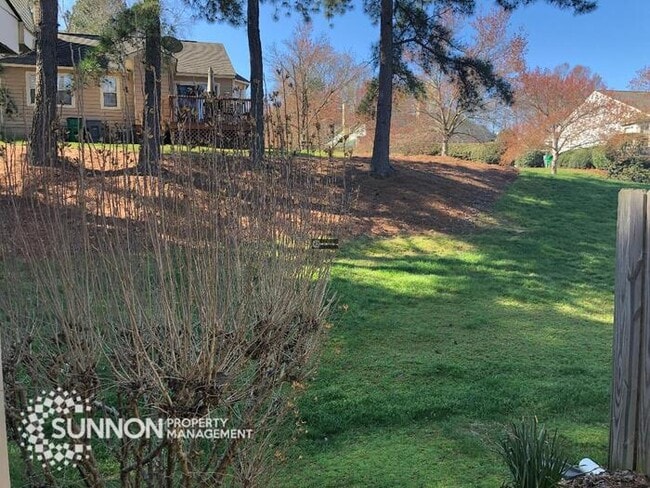 Building Photo - Remodeled 3 BR 2.5 BA in Raintree