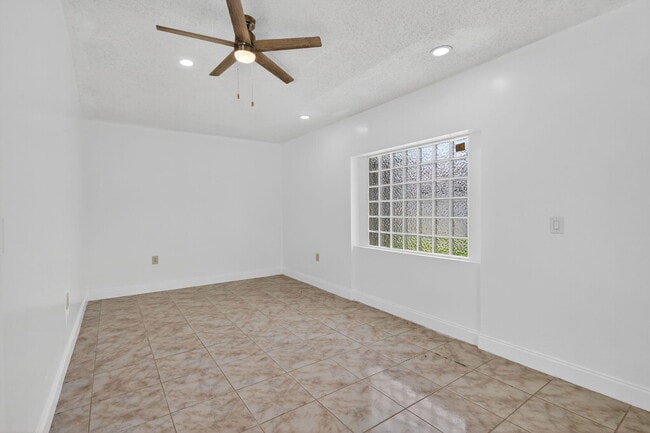 Building Photo - 600 S Mangonia Cir