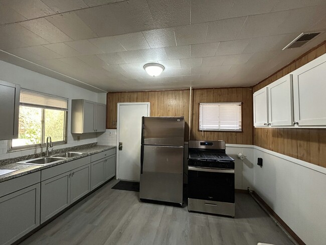 Building Photo - 15907 Knight