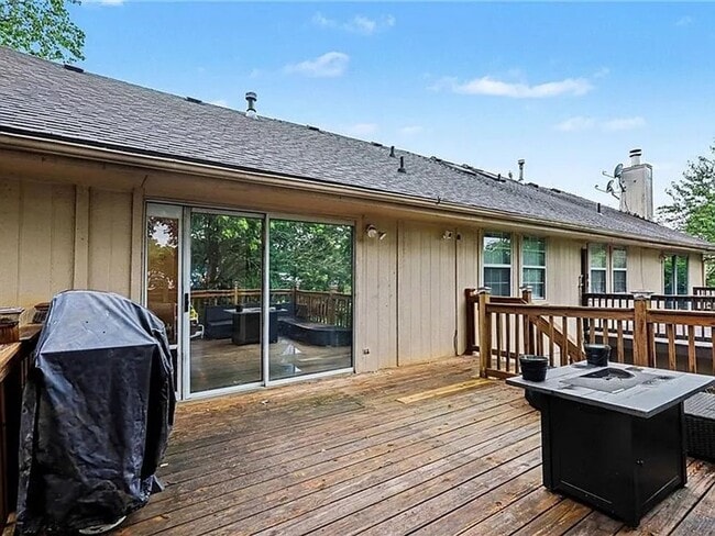 Building Photo - Newly Updated 3 Bed/2 Bath Duplex in Blue Valley with Fenced Yard, Large Deck & Attached 2-Car Ga...
