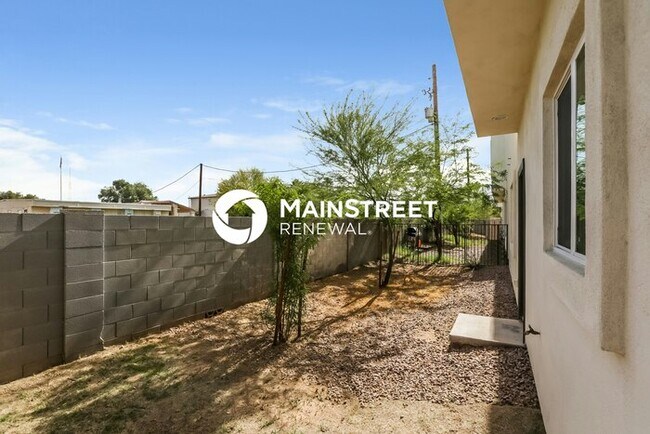 Building Photo - 3 Bedroom Pet-Friendly Home in Phoenix, AZ...
