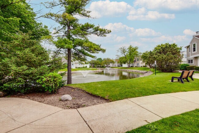 Building Photo - 614 Le Parc Cir