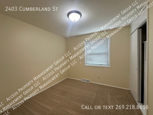 Building Photo - Large Westwood Kalamazoo home for rent!  4...