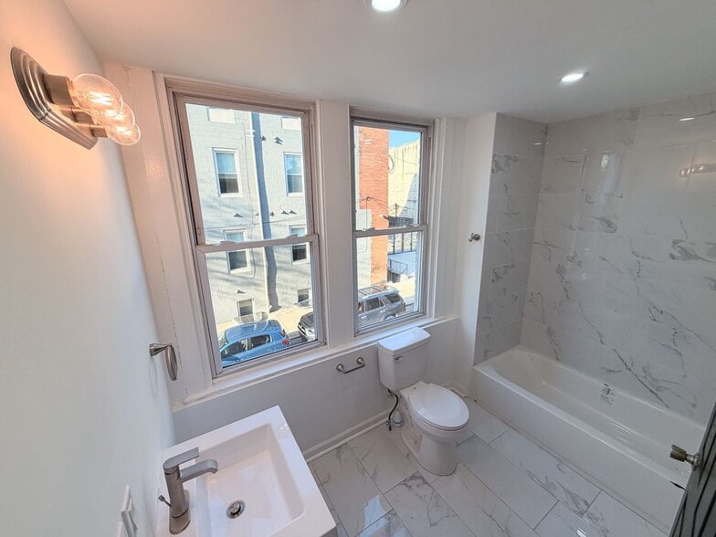 Building Photo - 1621 N 33rd St