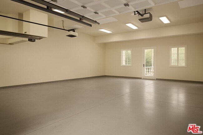 Building Photo - 628 N Rodeo Dr