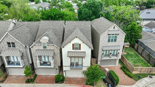 Building Photo - 1002 Shepherd Oaks Dr