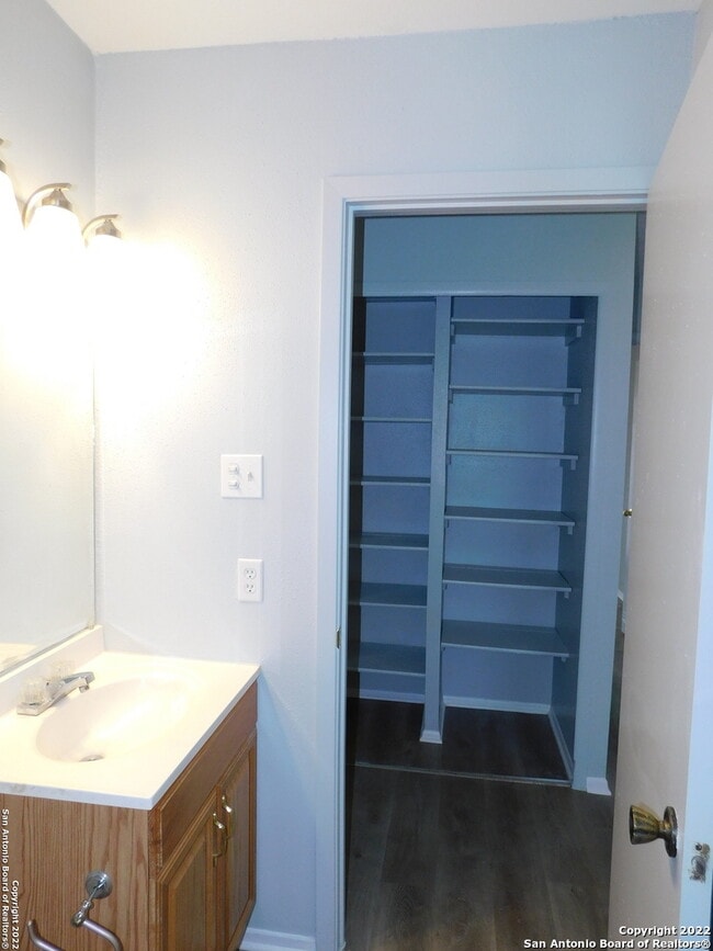 Building Photo - 6707 Pleasant Oak Dr