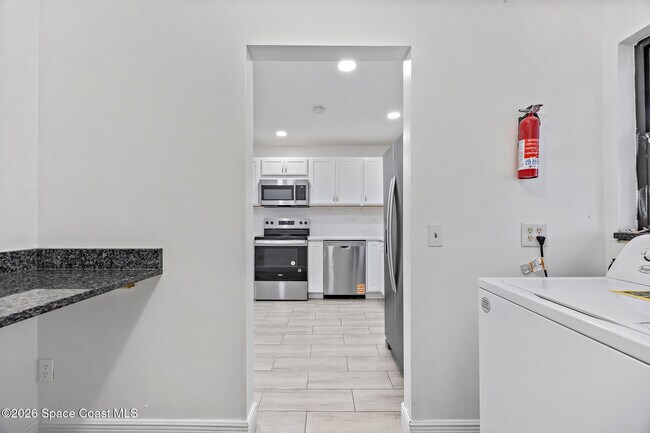 Building Photo - 419 Marquis St