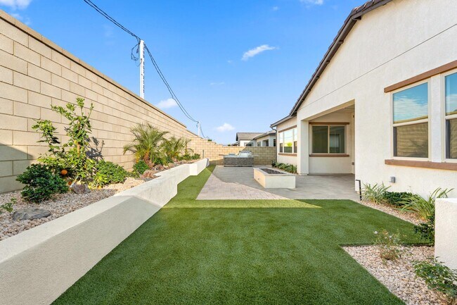 Building Photo - 73774 Mojave Desert Dr