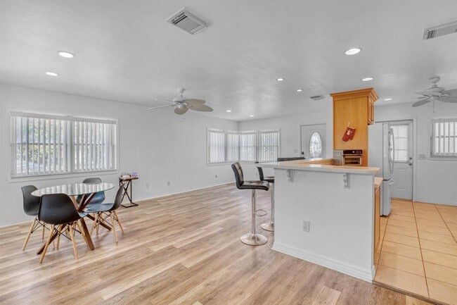 Building Photo - 301 41st Ave