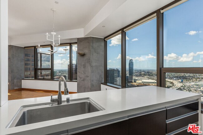 Building Photo - 1100 Wilshire Blvd