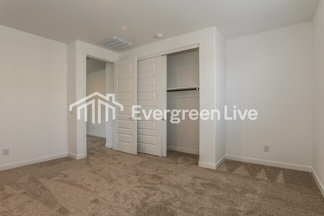 Building Photo - 10134 E Ulysses Ave