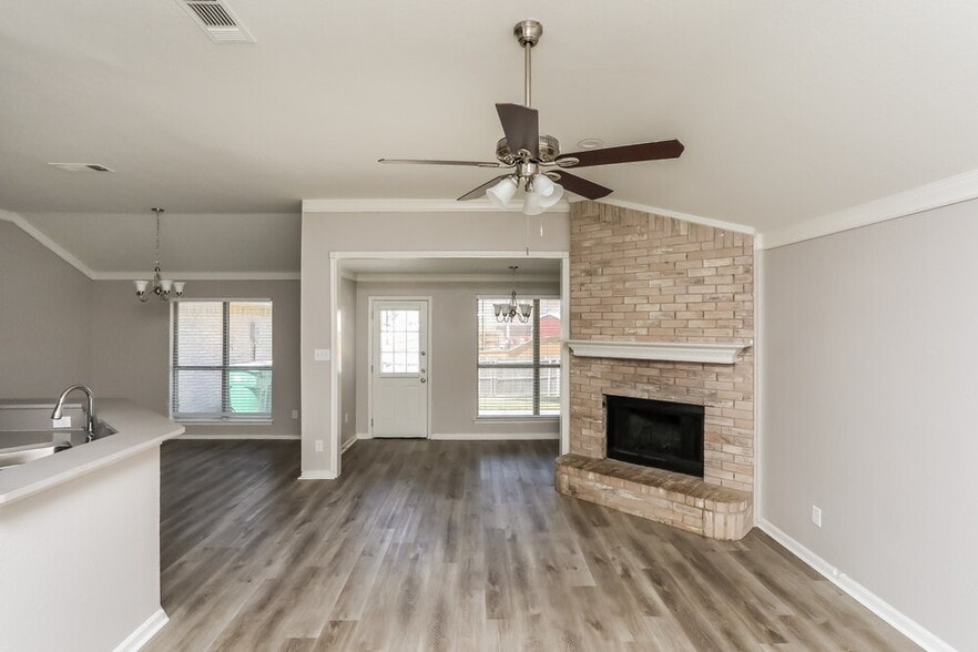 Building Photo - 721 S Highland Dr