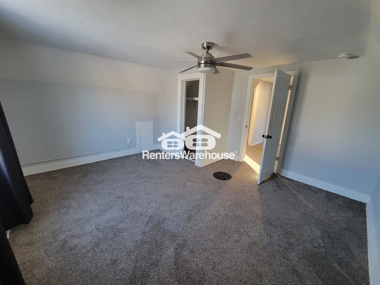 Building Photo - 206 Main St W