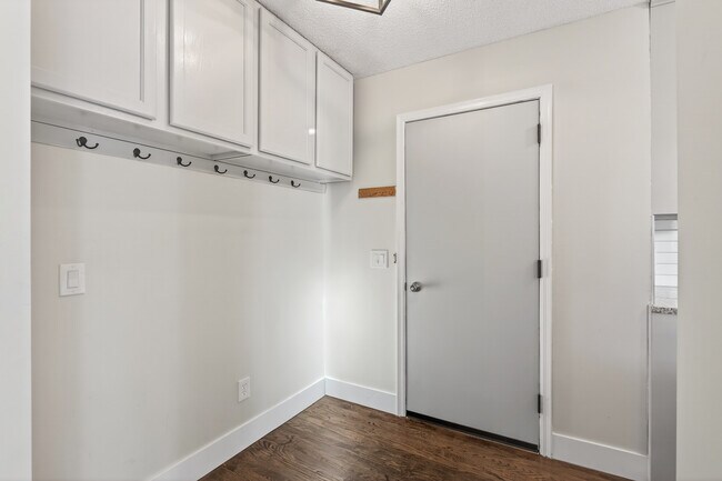 Building Photo - 15350 Drexel Way