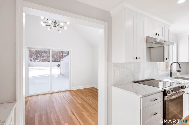 Building Photo - 10 Greenwood Ave