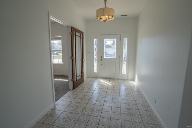 Building Photo - 2706 Grosbeak Ln